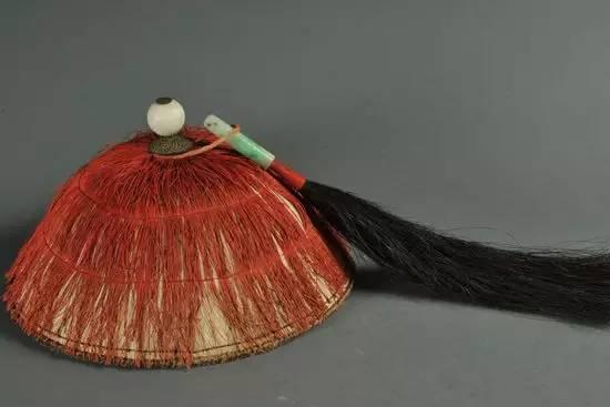 清代官员帽子上的顶戴花翎到底有多值钱