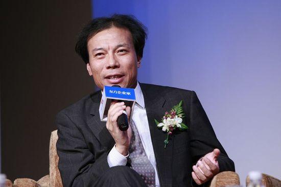 中国的打工皇帝,身家超20亿,买车只买二手车,不买房只住酒店!