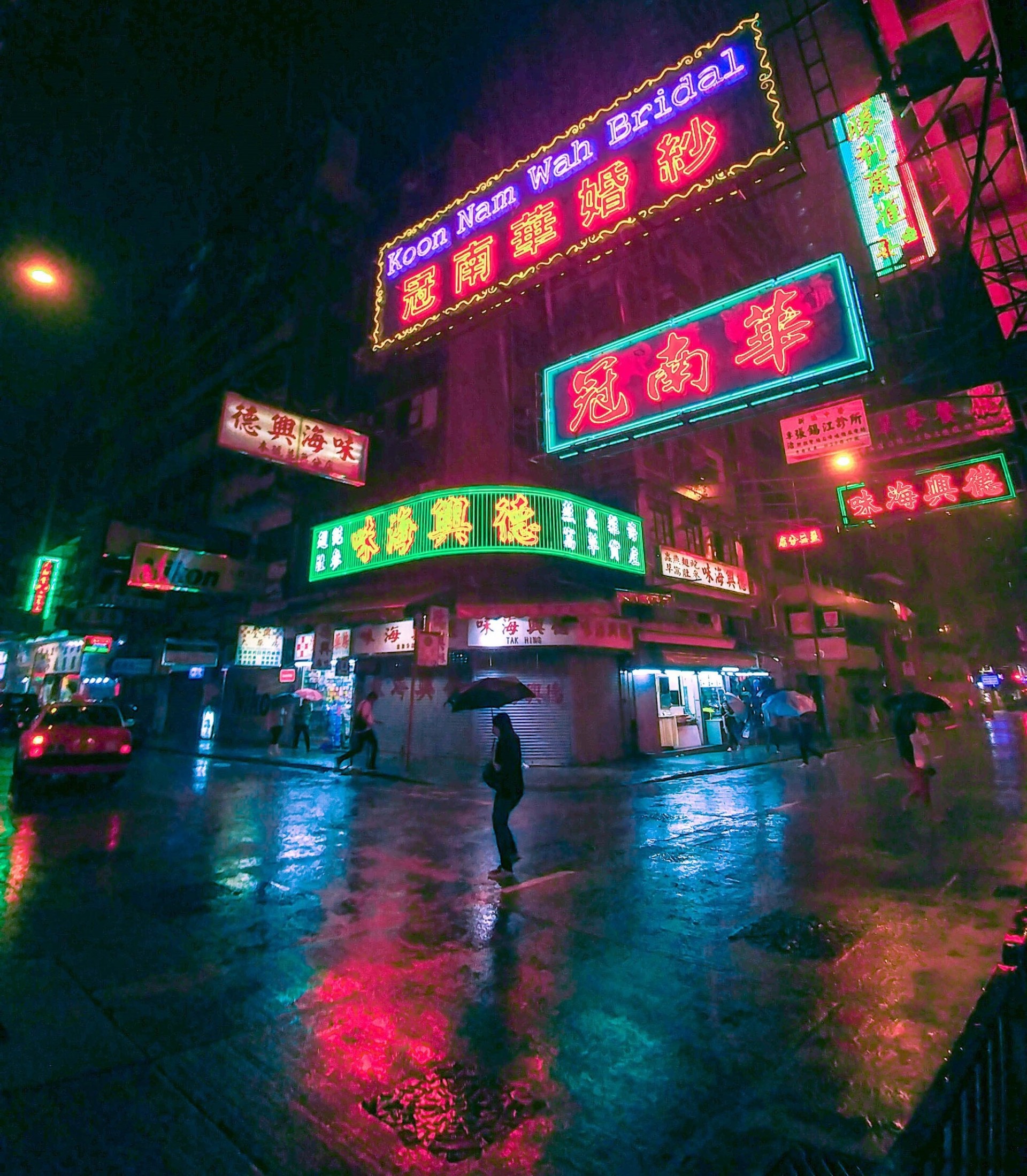 香港日渐衰落的霓虹灯景观香港长期以来一直弥漫着无处不在的霓虹