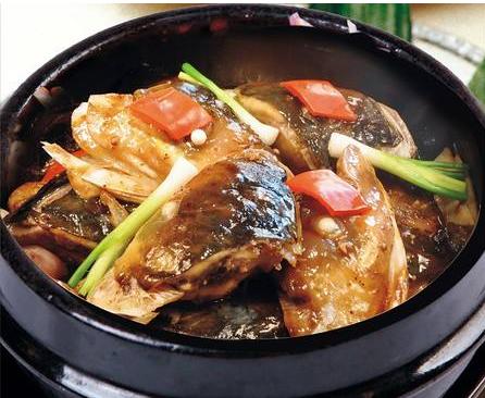 三,砂锅焗鱼头