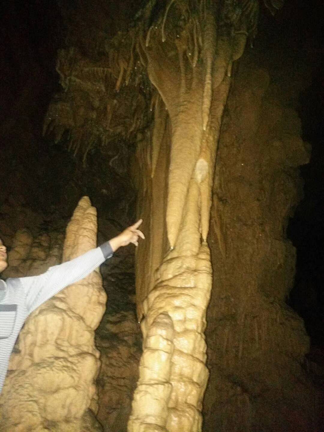 重庆深藏十二个百万年溶洞,洞内怪石密布,与神女峰相隔不远!