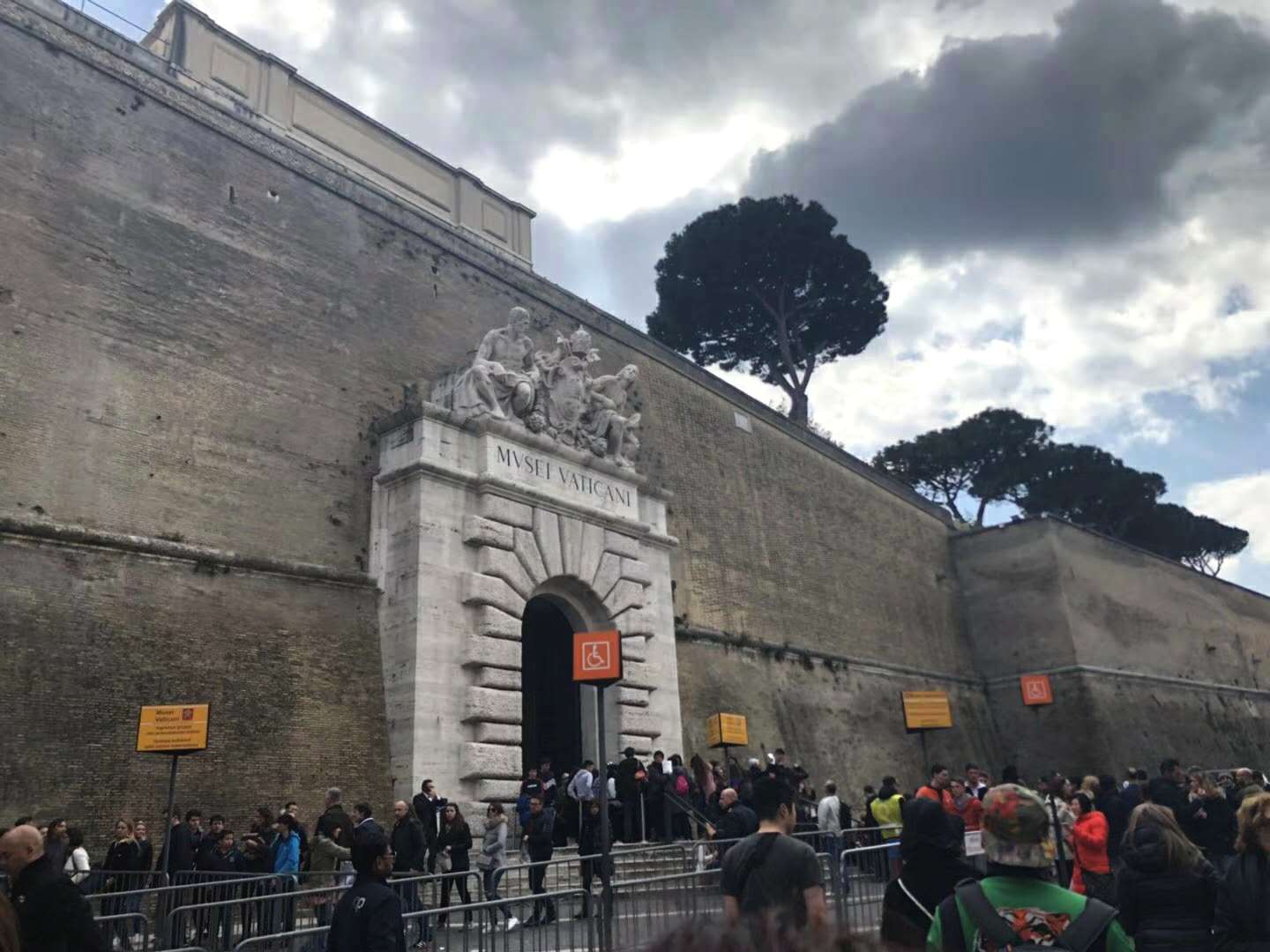 梵蒂冈围墙图片