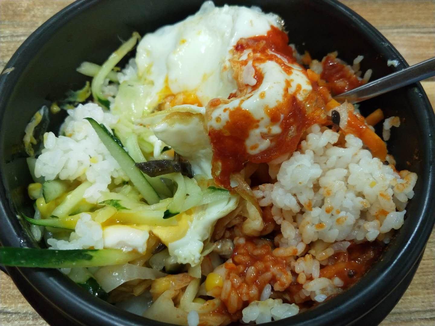 这种韩国美食色香味俱全,很多漂亮的女孩子特别喜欢吃