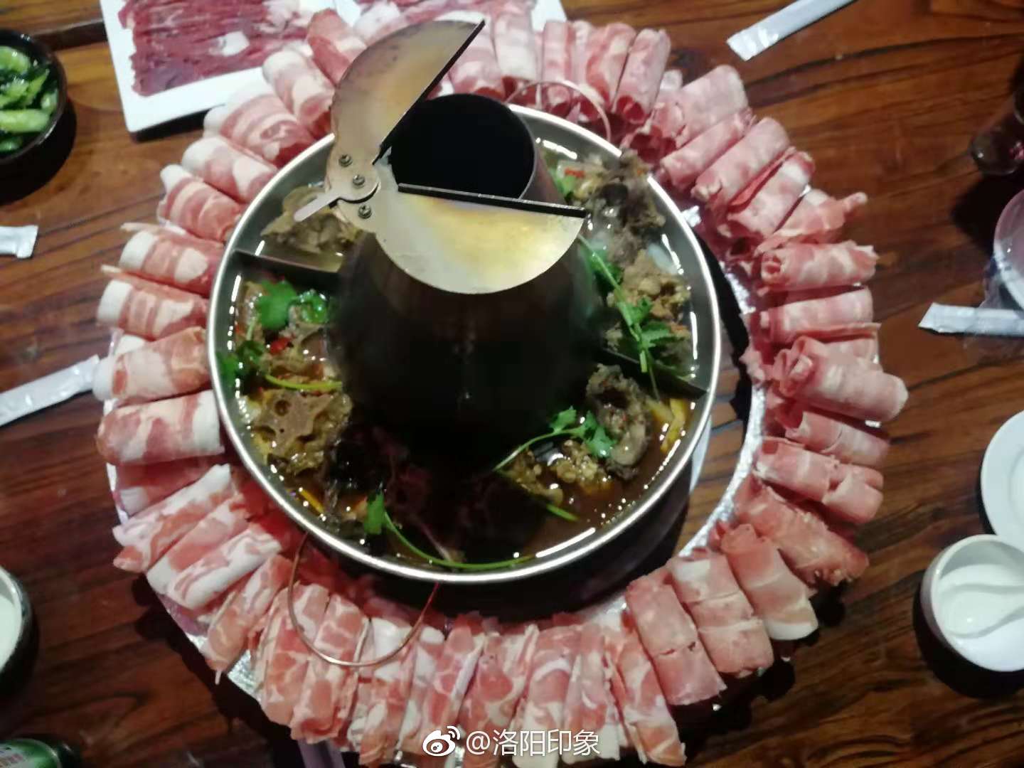 晚上来拉个仇恨 铜锅涮羊肉|铜锅|涮羊肉_新浪新闻