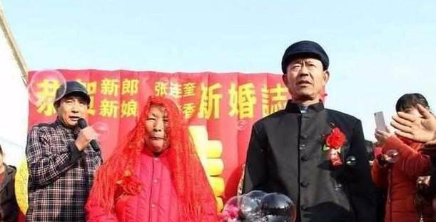 高龄大爷迎娶黄花闺女,当取下红盖头后,全村人的表情亮了