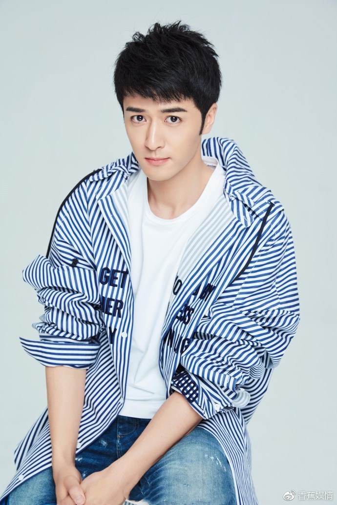 姚奕辰帅气阳光一脸朝气