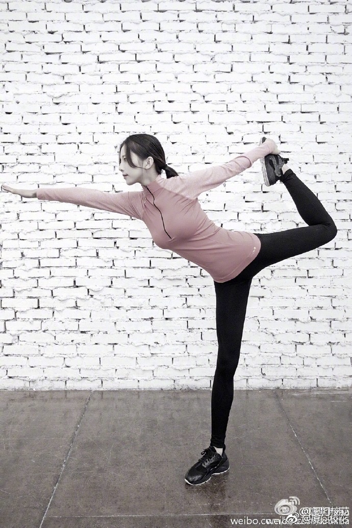 她叫陈紫95年就读于杭州师范大学身高163cm身材超级棒