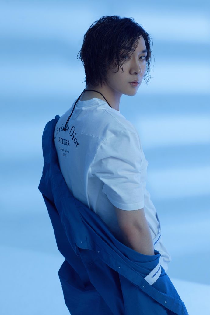 张大仙脱下女装原来也很有"男人味",一组照片让他