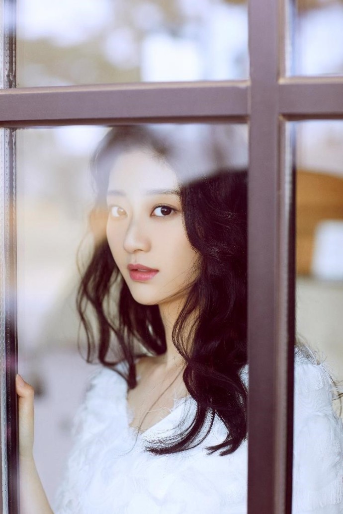 她曾是东华大学表演系校花,气质出众超段奥娟,杨超越,绝色佳人