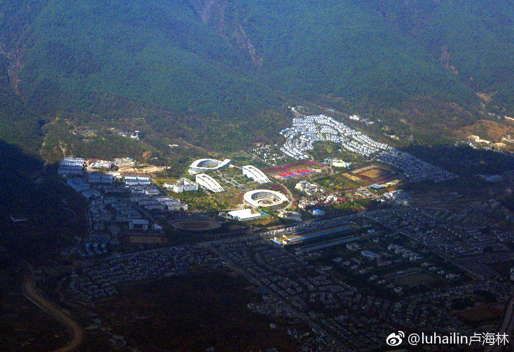 今天乘南航cz3481航班从广州前往大理在云南上空一路航拍