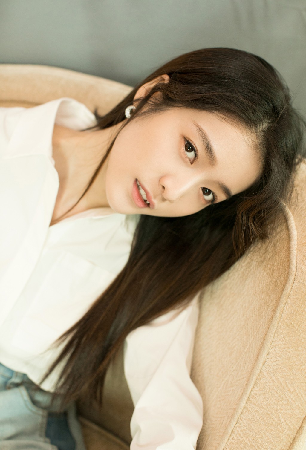 张雪迎甜美现身清新又帅气长发飘逸灵动宛若清纯小仙女