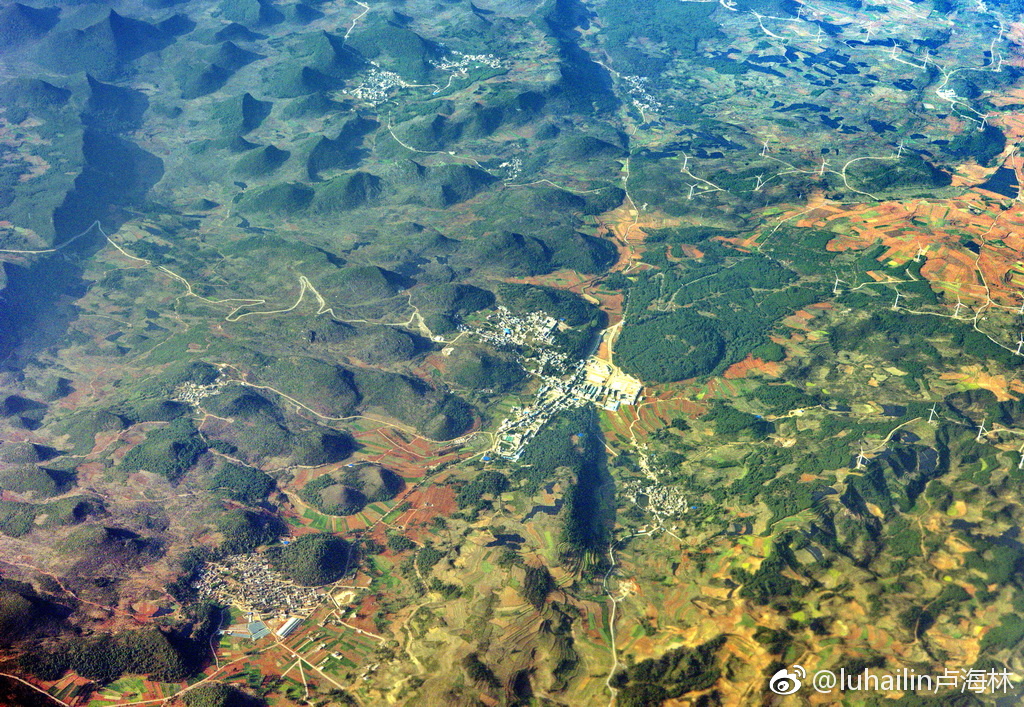 今天乘南航cz3481航班从广州前往大理在云南上空一路航拍