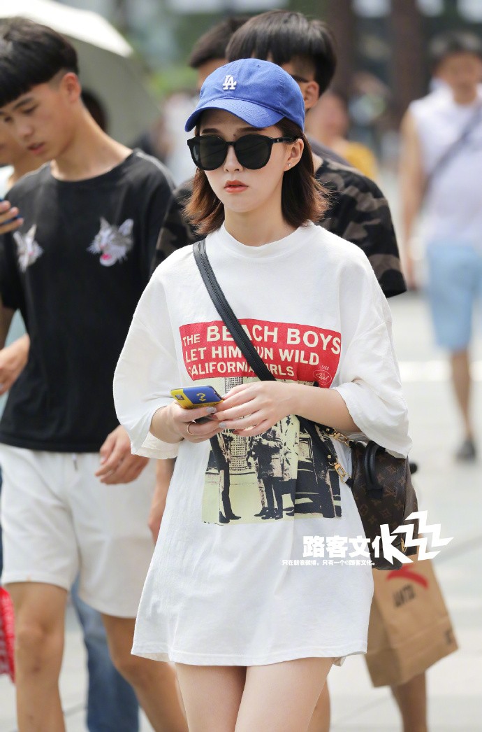 look街拍成都太古里步行街高颜值潮人聚集地