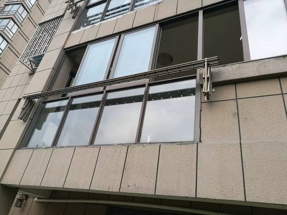 买房一旦遇到这种阳台,再便宜也不要买,好多人被坑了还不知道