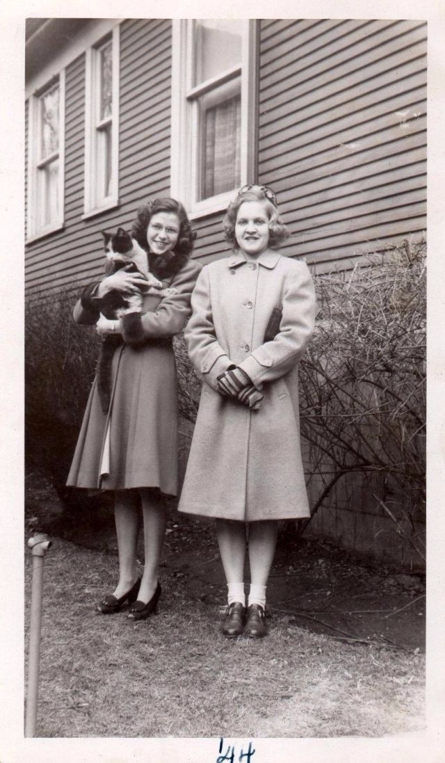 老照片1940年代女性最喜欢的套装时尚4