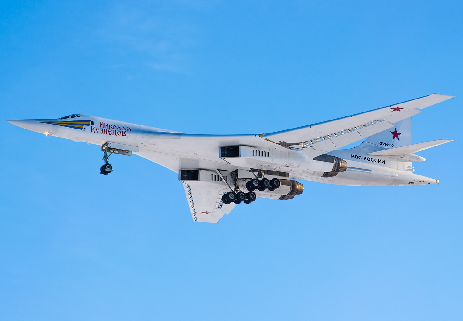 图160型战略轰炸机是俄罗斯空天军目前最为先进的战略轰炸机了