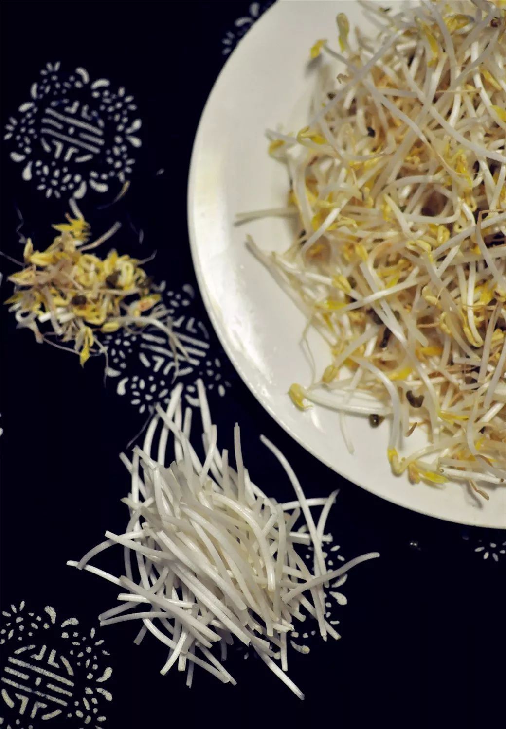 孔府菜里把火腿丝酿进一根豆芽的"酿豆莛"