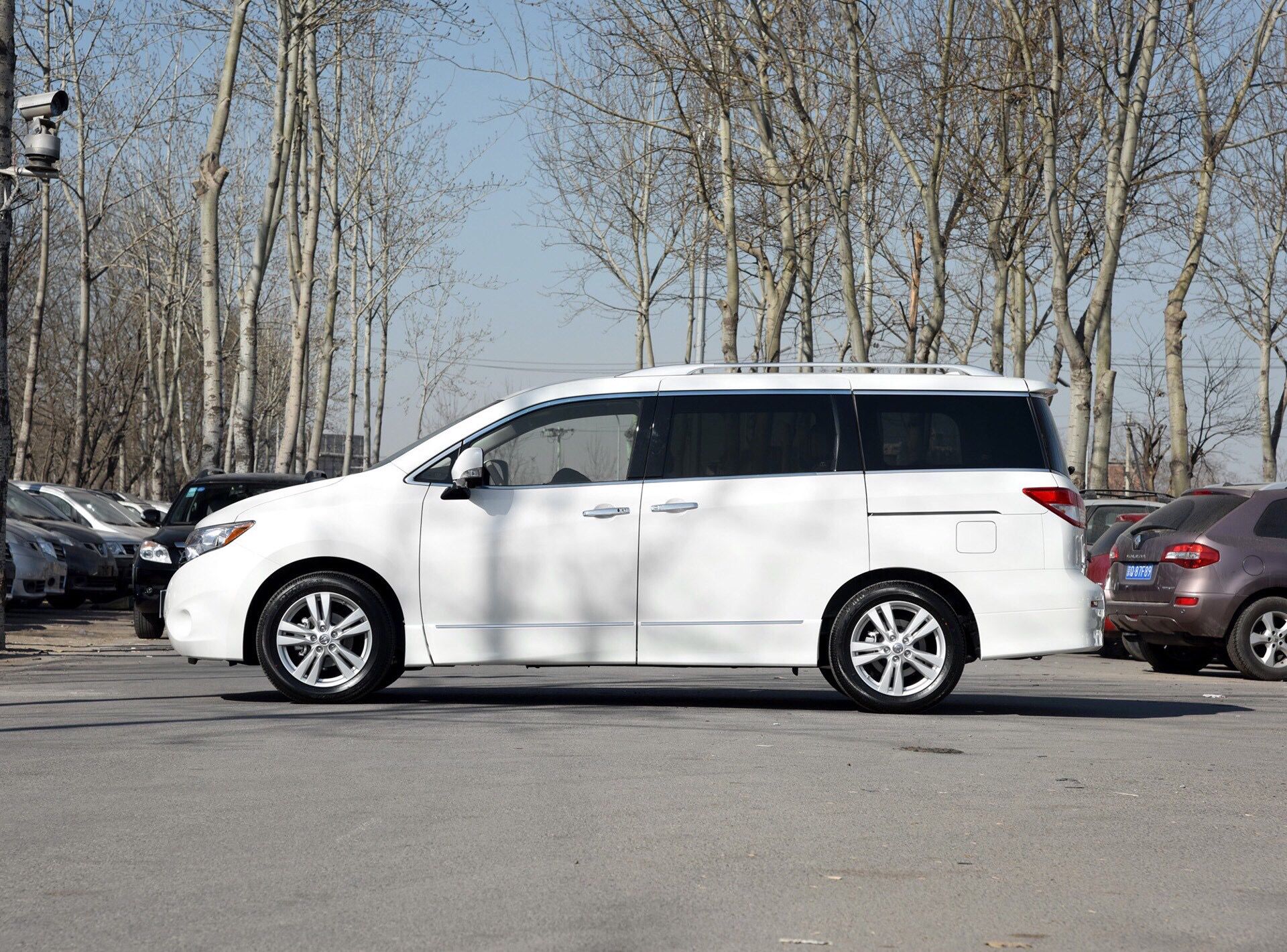 同是日系保姆车标配v6却降20万加价埃尔法与它舒适性差不多