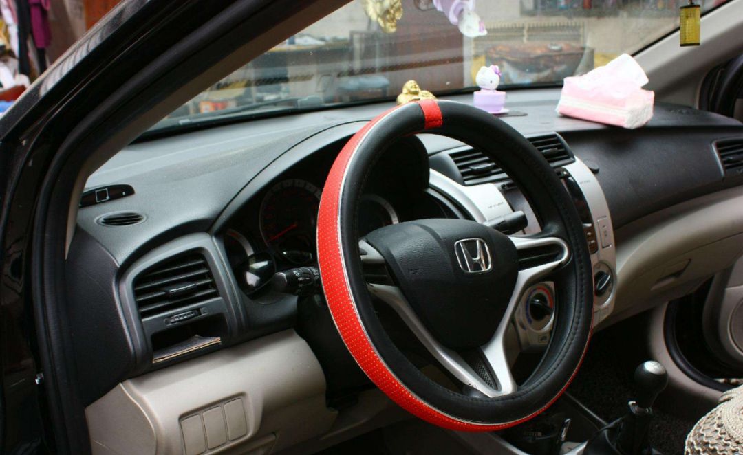 这些车内装饰品真的有必要吗?过度装潢不如不装!-新浪汽车