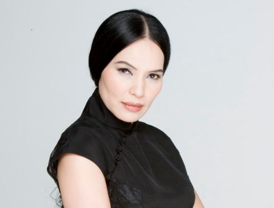 23岁成家喻户晓的歌后,背叛丈夫被当场捉住,如今过的让人心疼