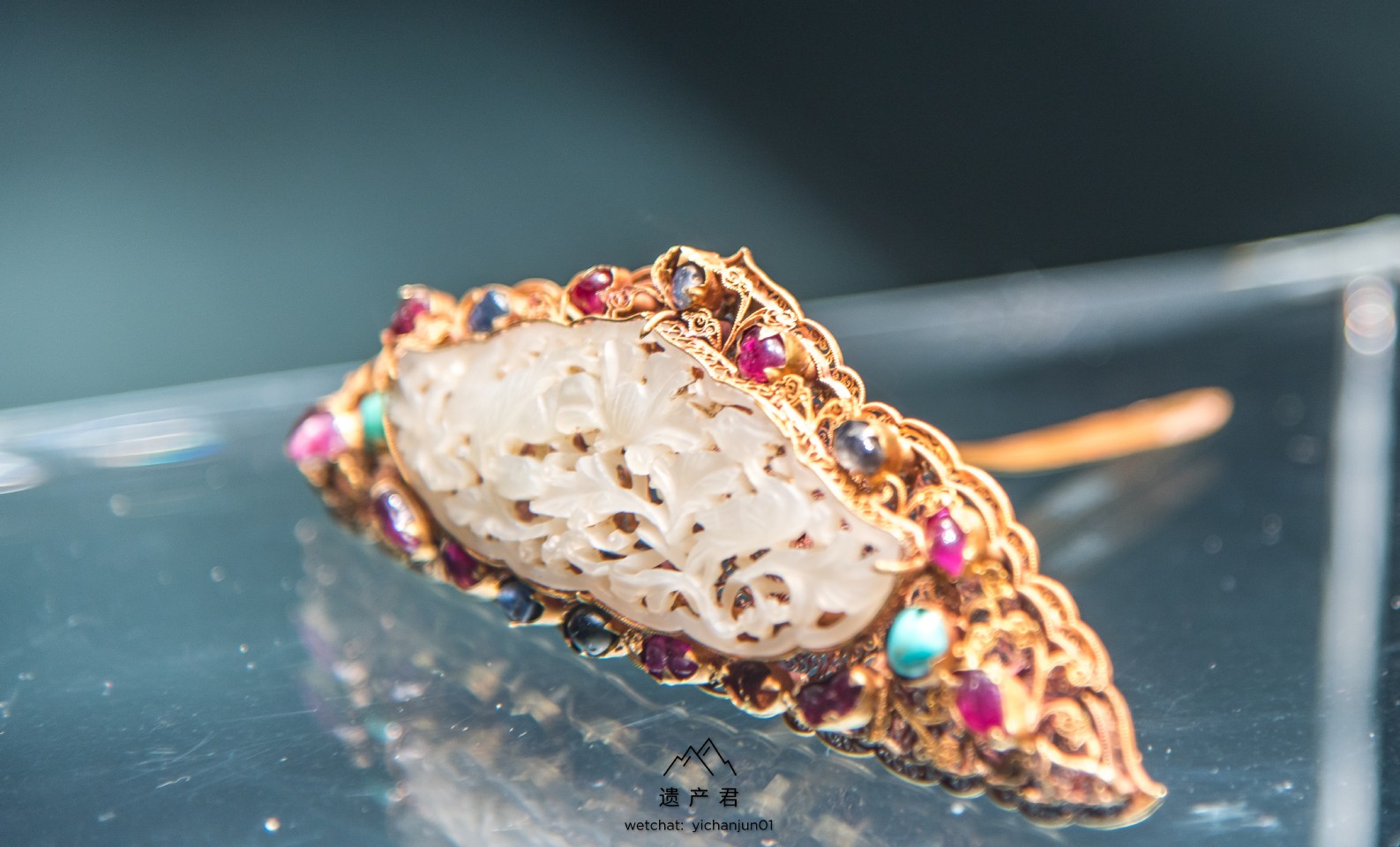 湖北省博物馆藏明代金累丝镶宝石青玉镂空双鸾鸟牡丹头簪