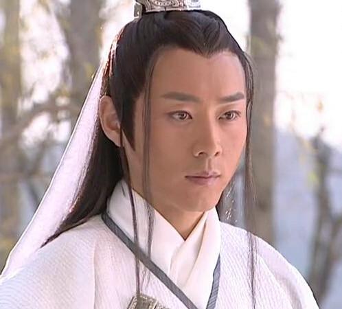 经常在古装剧里出演反派,例如《机灵小不懂》,《金蚕丝雨》,《倩女