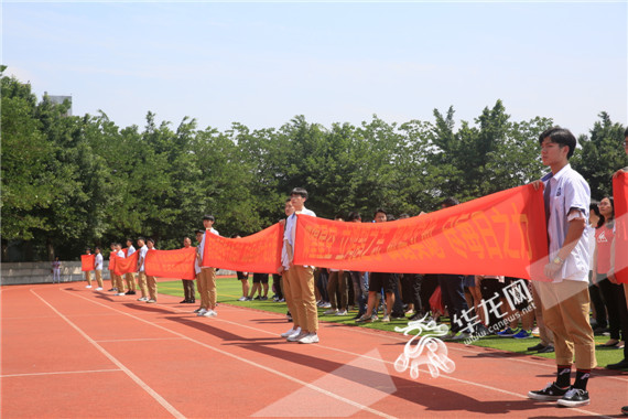 重庆市两江中学校高考出征仪式震撼来袭