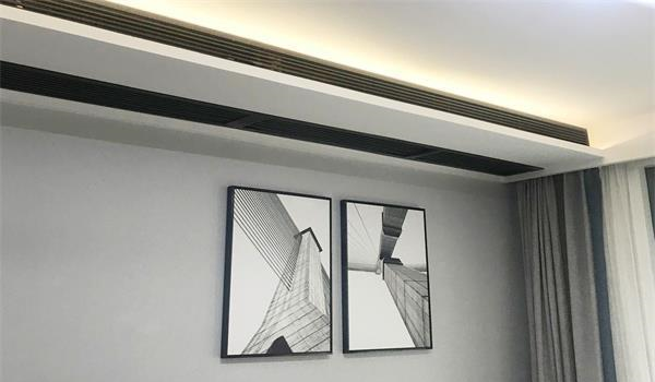 这是因为吊顶的原因,吊顶安装的风管机,通长的黑色出风口起到了装饰的