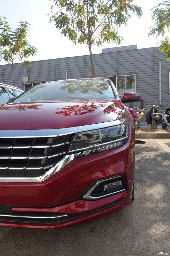 首台2019款大众帕萨特红色实车到店, 运动感完全不输全新c