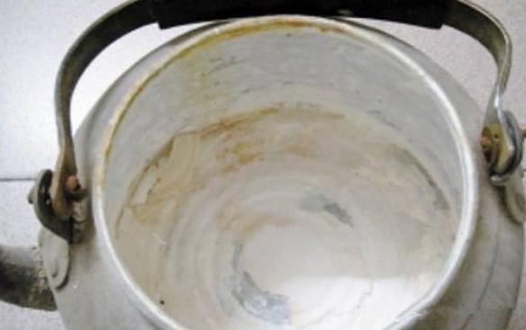 经常喝带水垢的水,会得结石病吗?营养师终于说出了真相