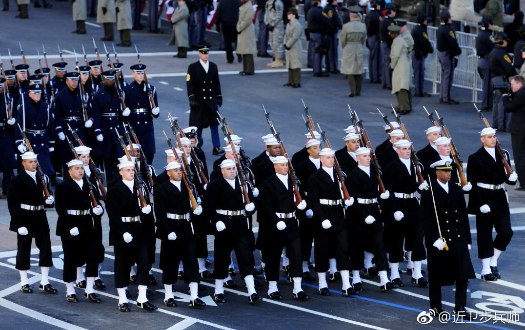 最近美国媒体又在热炒川普阅兵推迟一事