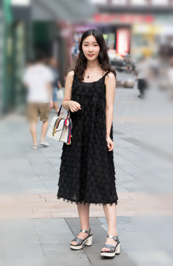 无锡街拍,夏日清爽的几款搭配,开启不一样的时尚新视角!