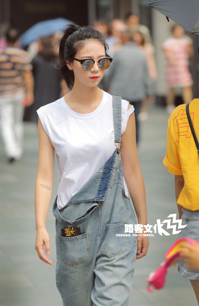 look街拍成都太古里步行街高颜值潮人聚集地