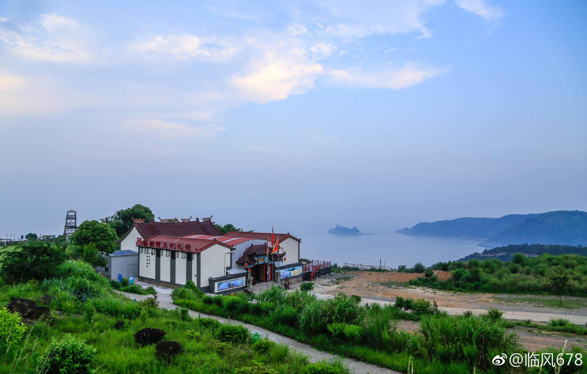 夏日去海边的选择很多,我独爱棕榈湾.这里有山有海,有历史有故事