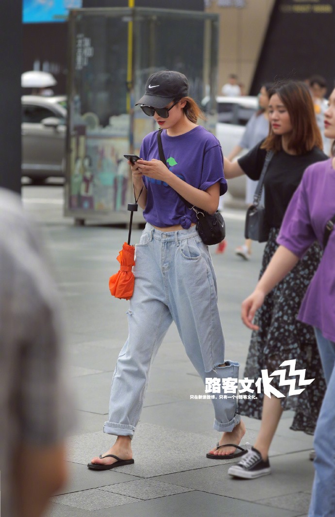 look街拍：成都太古里步行街，高颜值潮人聚集地|太古|步行街|潮人|街拍|聚集地_新浪新闻