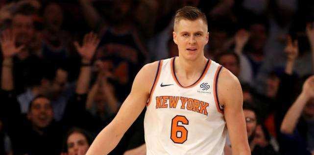 波尔津吉斯坠入爱河! 俄罗斯花游美女相伴, 波