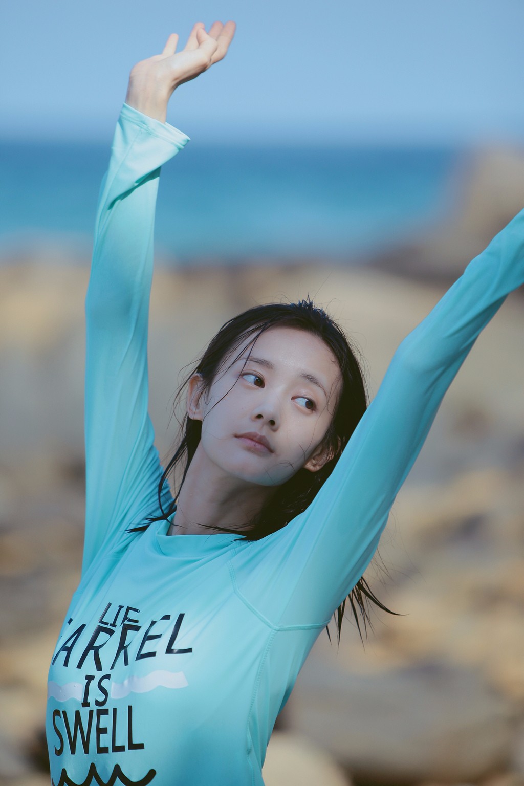 李一桐海岛度假照 素颜少女感爆棚惹人大赞