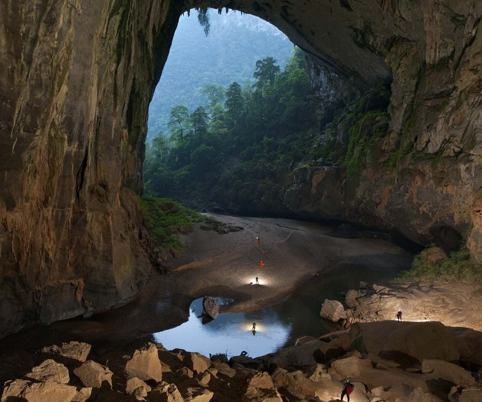 世界上最大的山洞,内部高达200多米,每年却只有300多名游客进洞