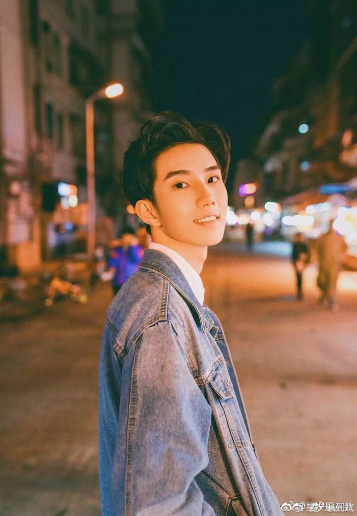 最近dy上面很火的厦门大学校草物理学系高材生许晋哲 …… 最后一张是