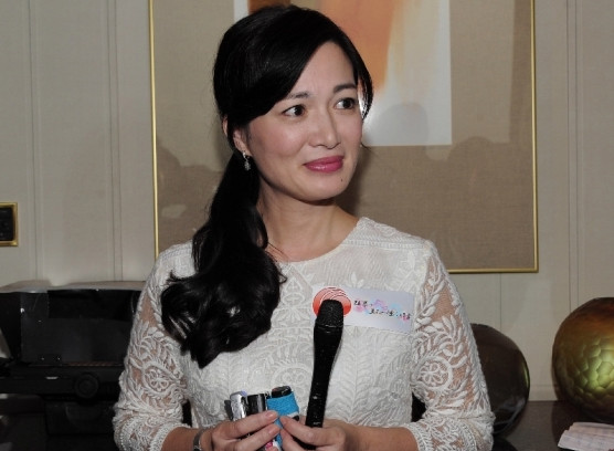 她是《倚天屠龙记》蛛儿扮演者,二度嫁富豪,昔日照曝光显节俭