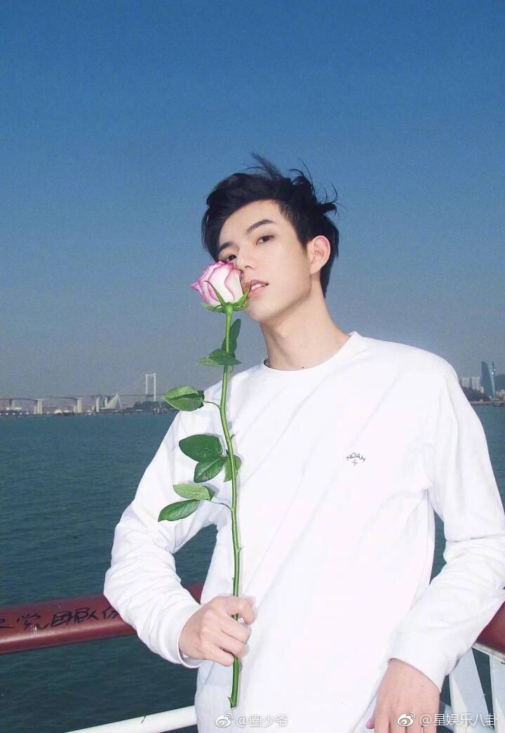 最近dy上面很火的厦门大学校草物理学系高材生许晋哲 …… 最后一张是