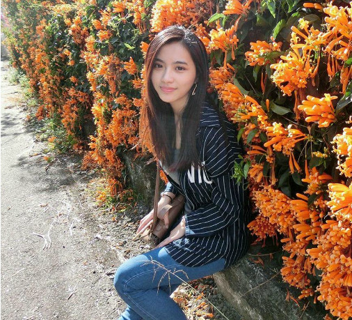 台湾美女田甜清纯时尚性感自拍照片|田甜|自拍|性感_新浪新闻