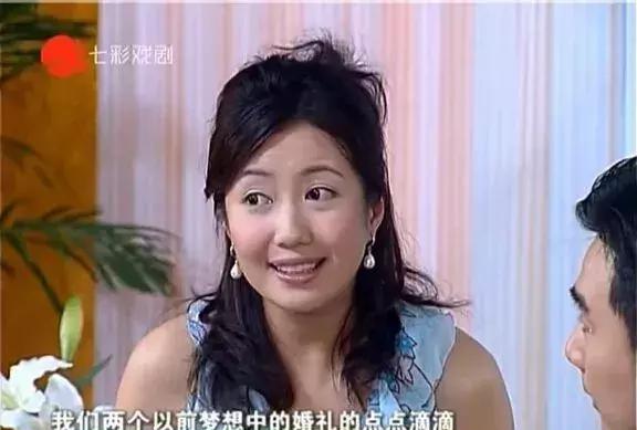 店老板是前上海电视台掌管人赵若虹 因其曾在情形剧《开心公寓》中的