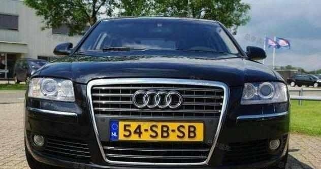 漂亮女车主开新车去上牌,这个车牌对她来说,太尴尬了!