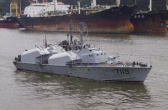 021型导弹艇可是那个时候的中国海军绝对主力,上面搭载的上游-1反舰