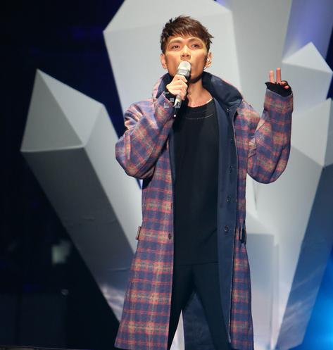 催泪歌神杨宗纬个人照片,虽其貌不扬但气场强大到爆炸