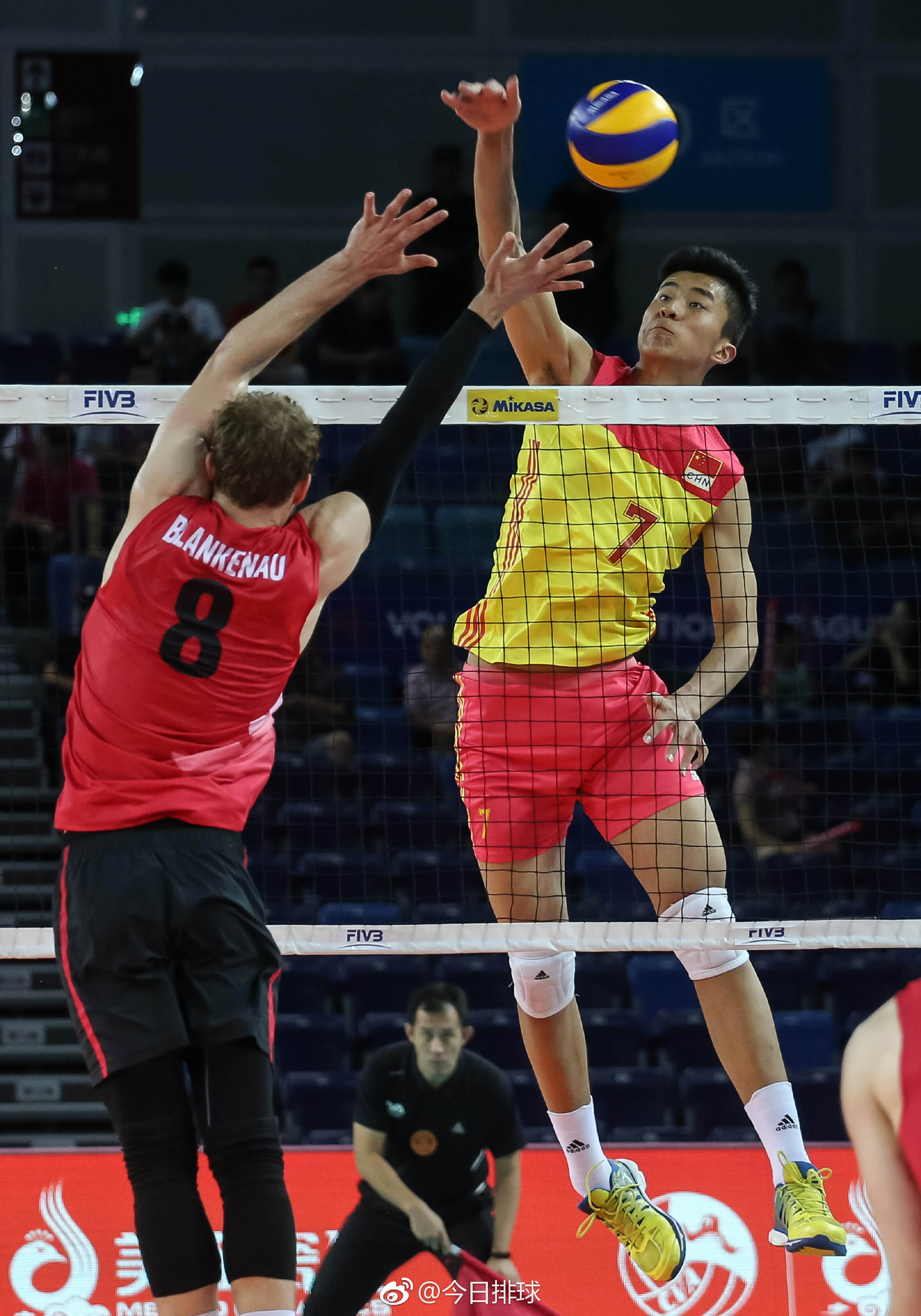 中国男排以0-3负于加拿大队