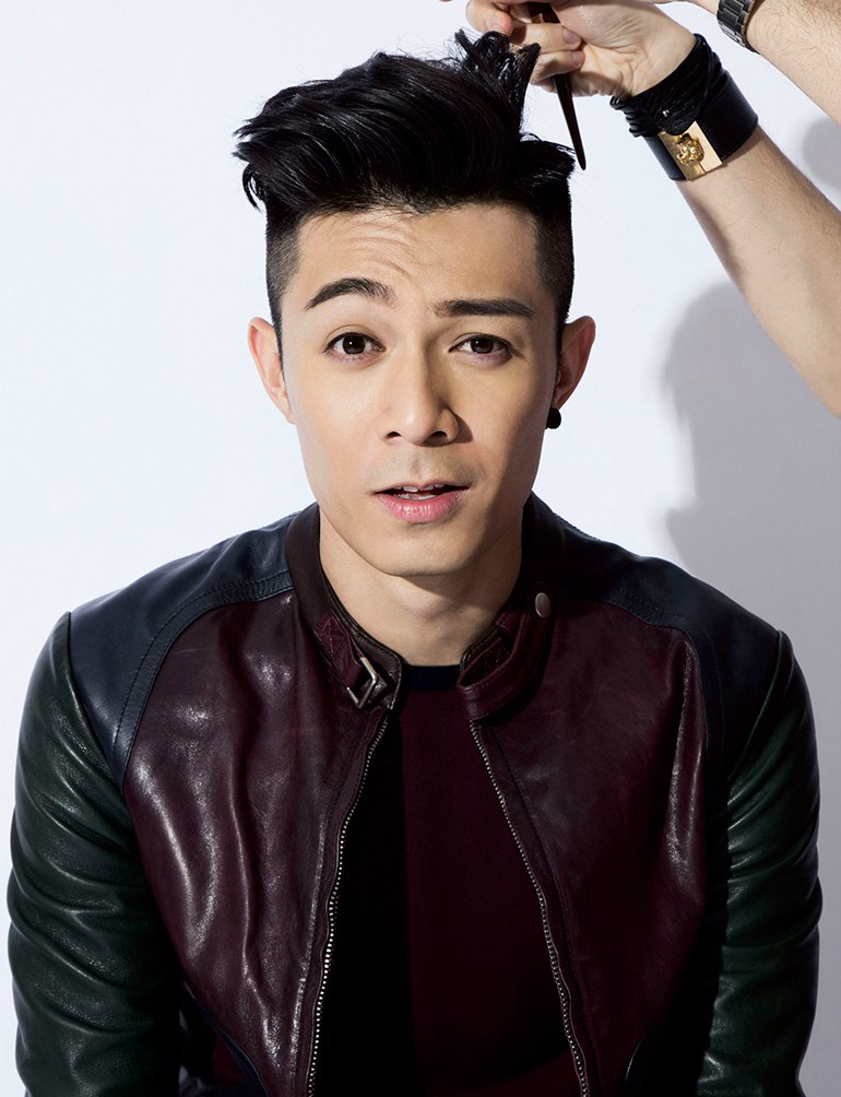 《眼泪》是一首由黄国伦填词谱曲,洪敬尧编曲,范晓萱演唱的歌曲,1995