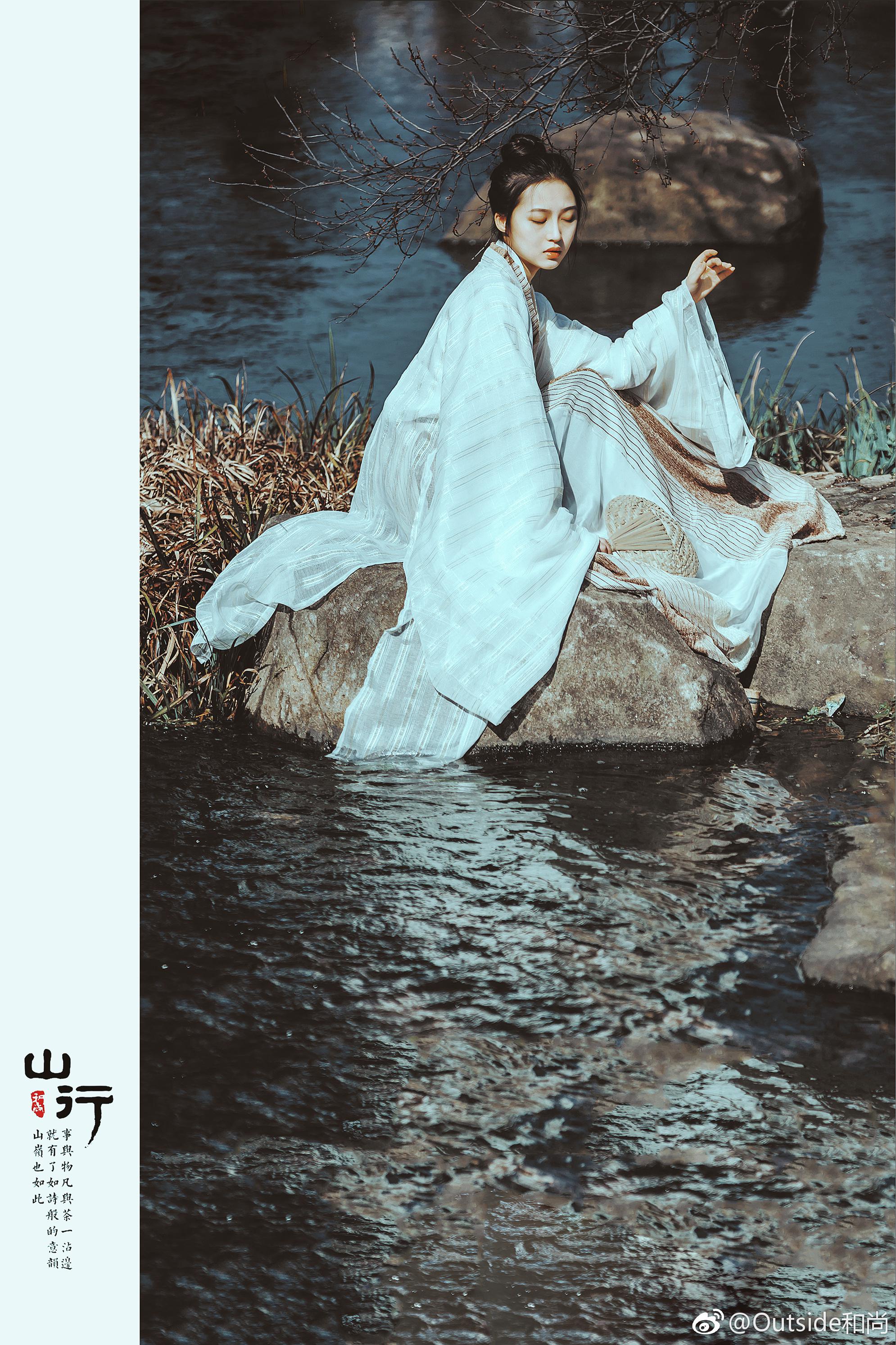 山行一步踏尽一树白一桥轻雨一伞开一梦黄粱一壶酒一身白衣