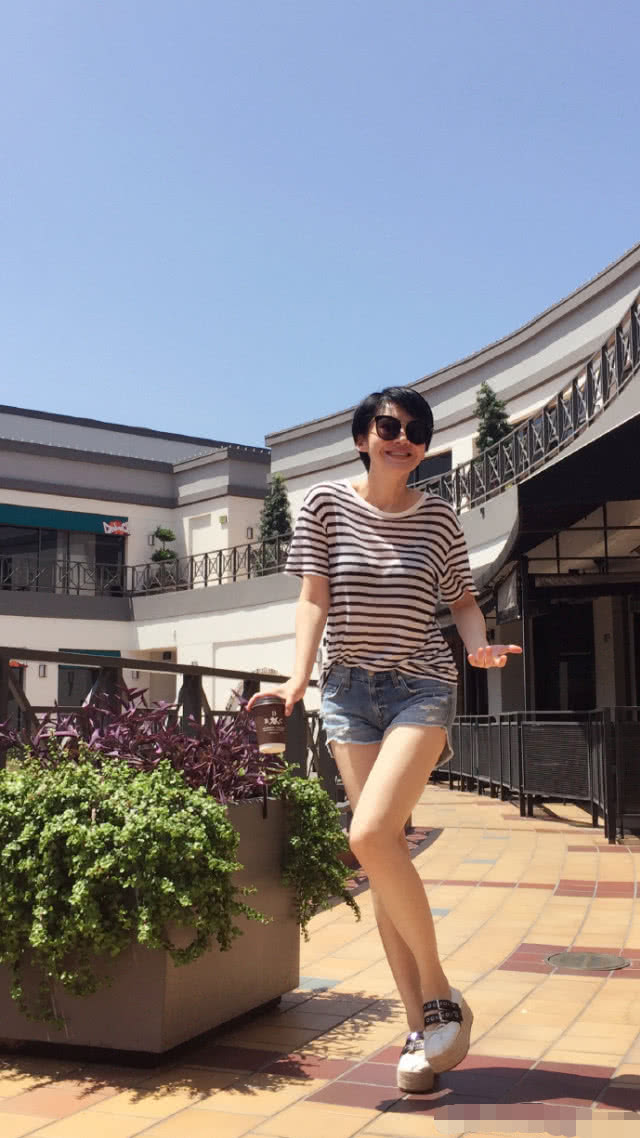 许晴公开称体重数字令人意外,竟比杨幂胖那么多,难道区别在那里